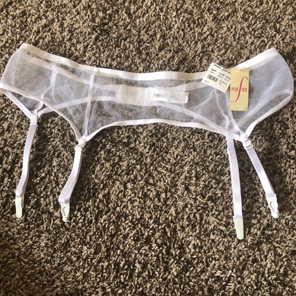 Fredricks of Hollywood white garter belt plus size